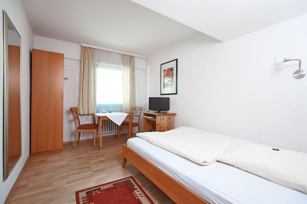 Gasthof Riedsee Hotel Stuttgart Room photo